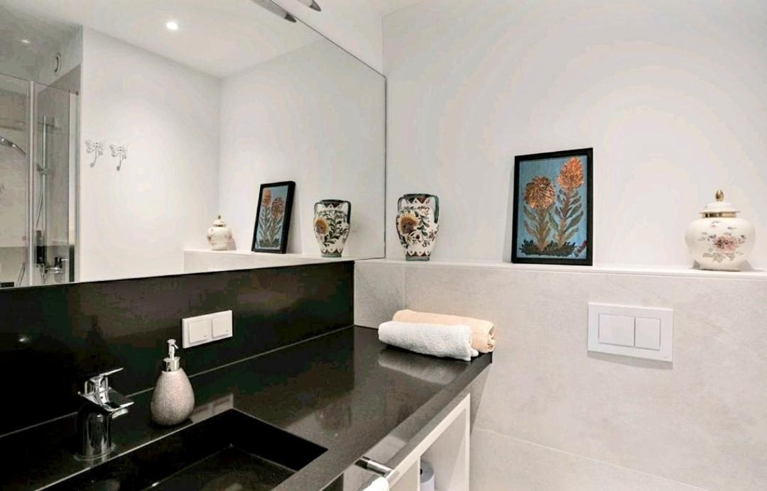 Apartment Schickes Mit Flussblick Am Medienhafen Düsseldorf